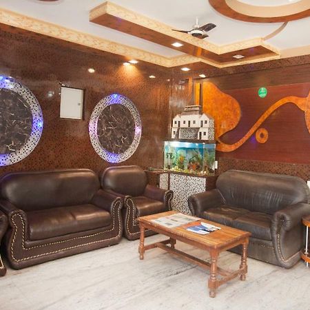 Banke Oyo 343 Pop Life Hotel المظهر الخارجي الصورة