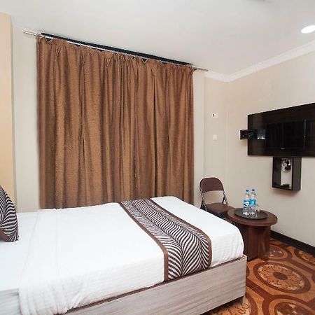 Banke Oyo 343 Pop Life Hotel المظهر الخارجي الصورة